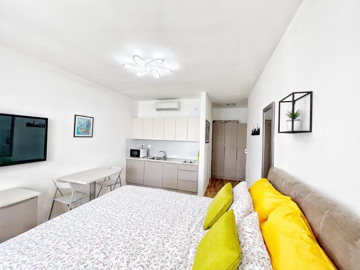 Studio Apartma Pag Blue Ocean 1 With Sea View Pag Town Exterior photo
